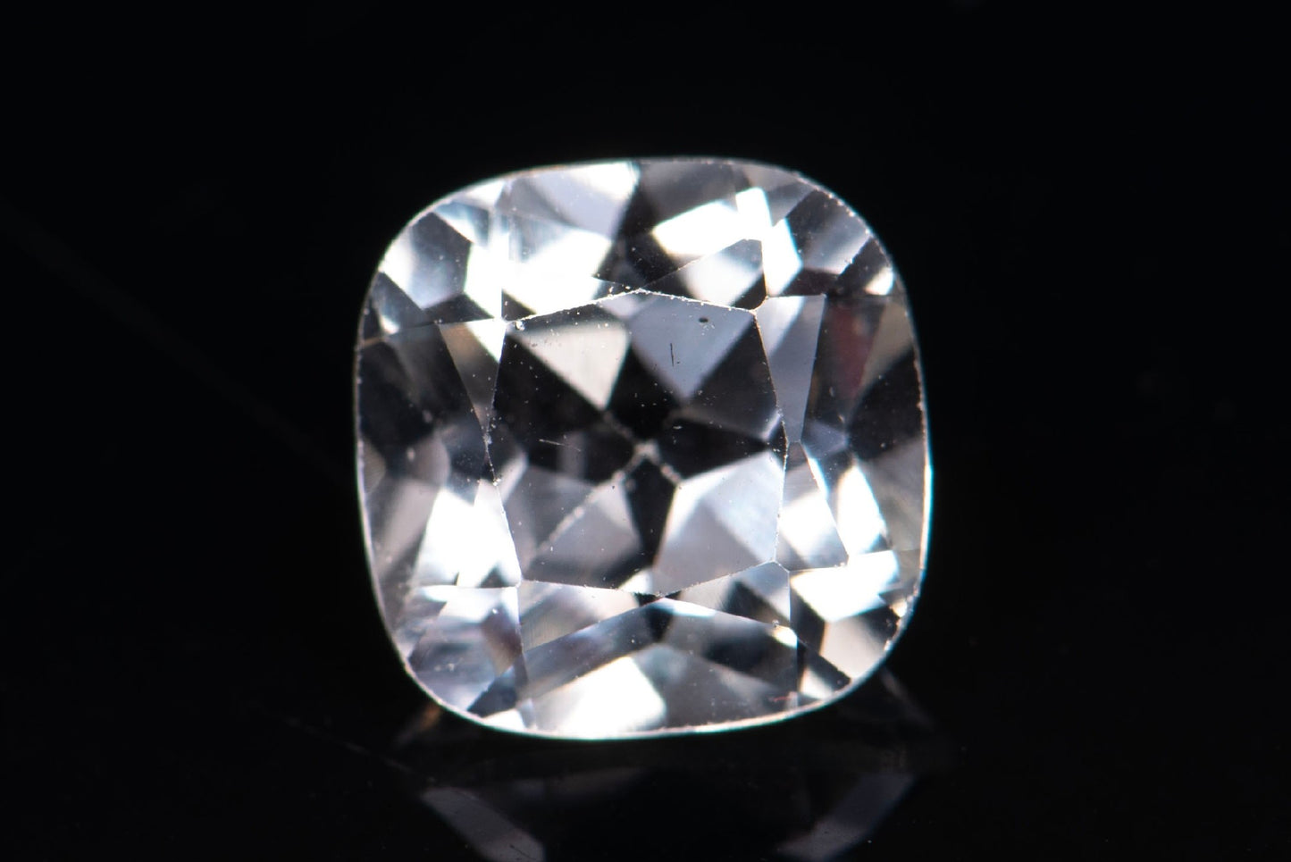 White topaz 1.93ct 7mm cushion cut