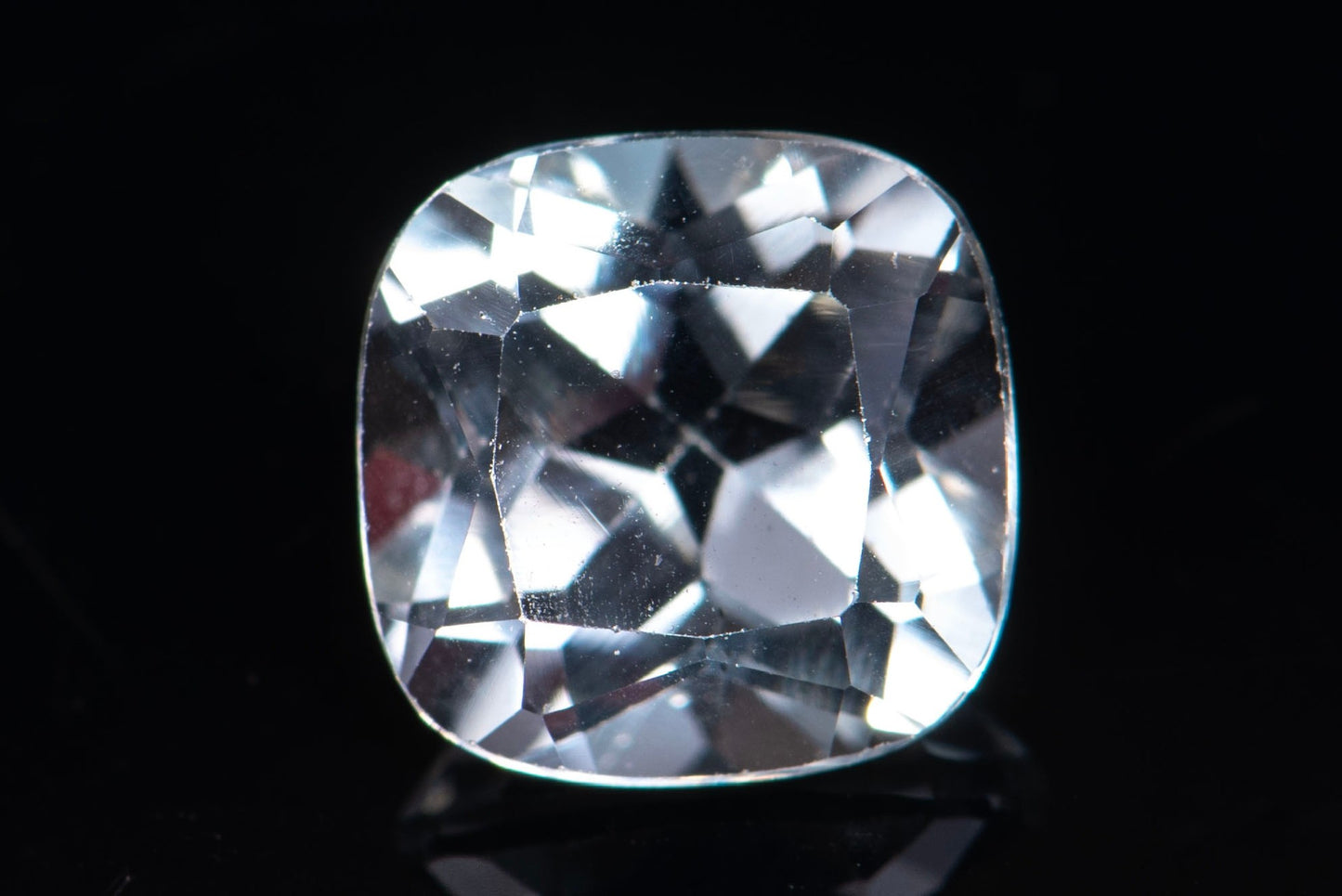 White topaz 1.97ct 7mm cushion cut
