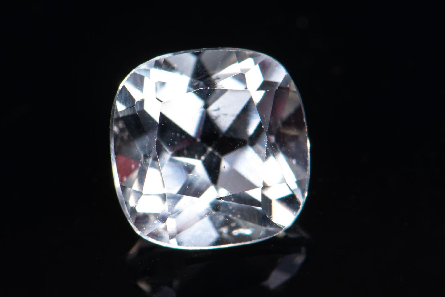 White topaz 1.98ct 7mm cushion cut