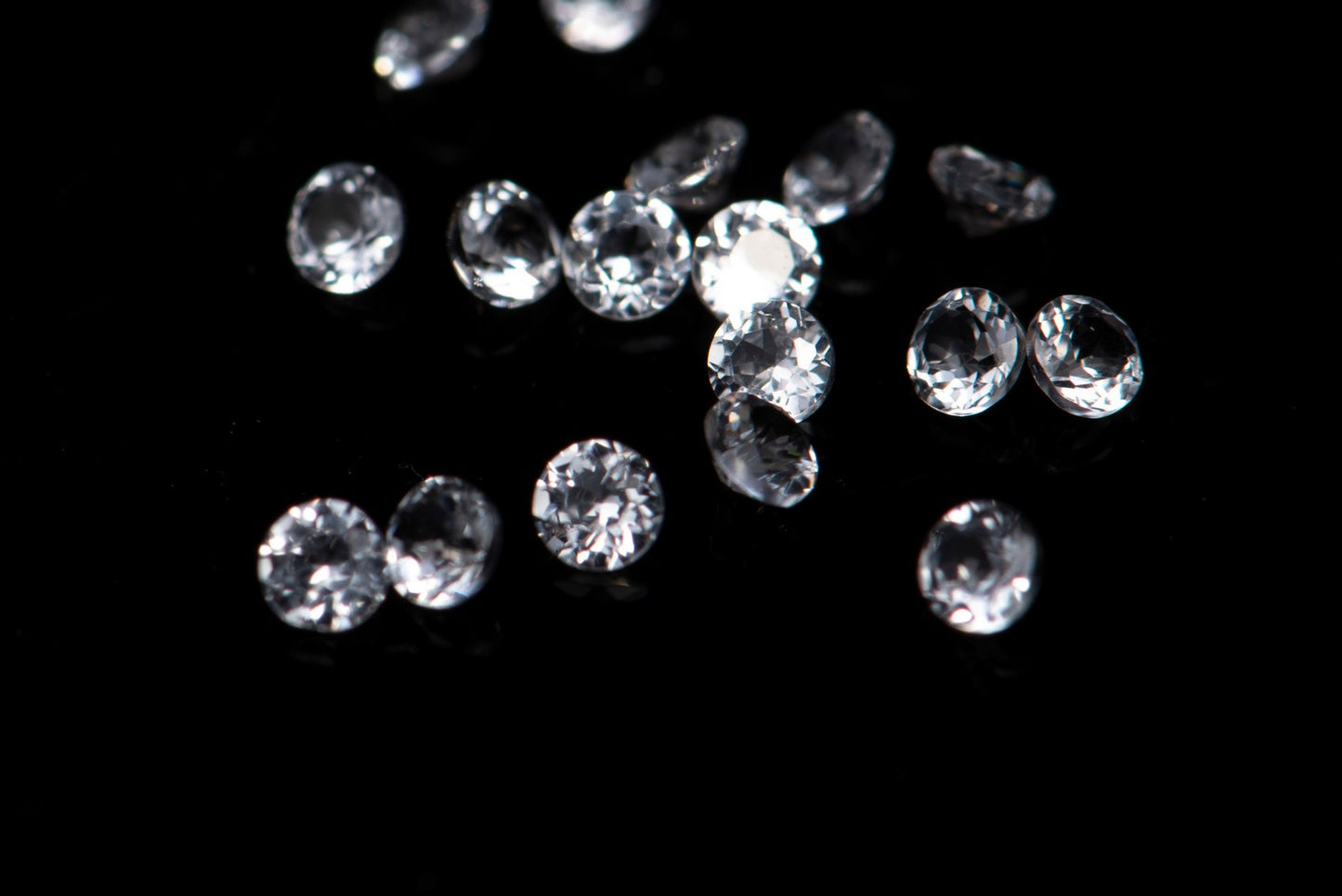 White topaz round cut various sizes - price for 1 piece