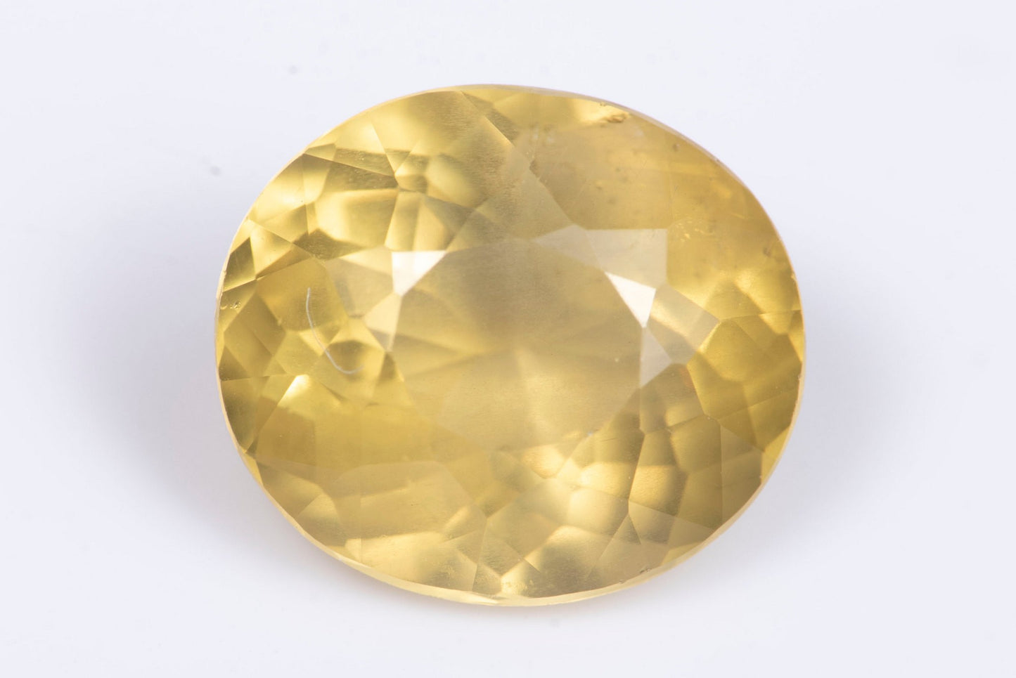 Жълт апатит 2.85ct, овална шлифовка