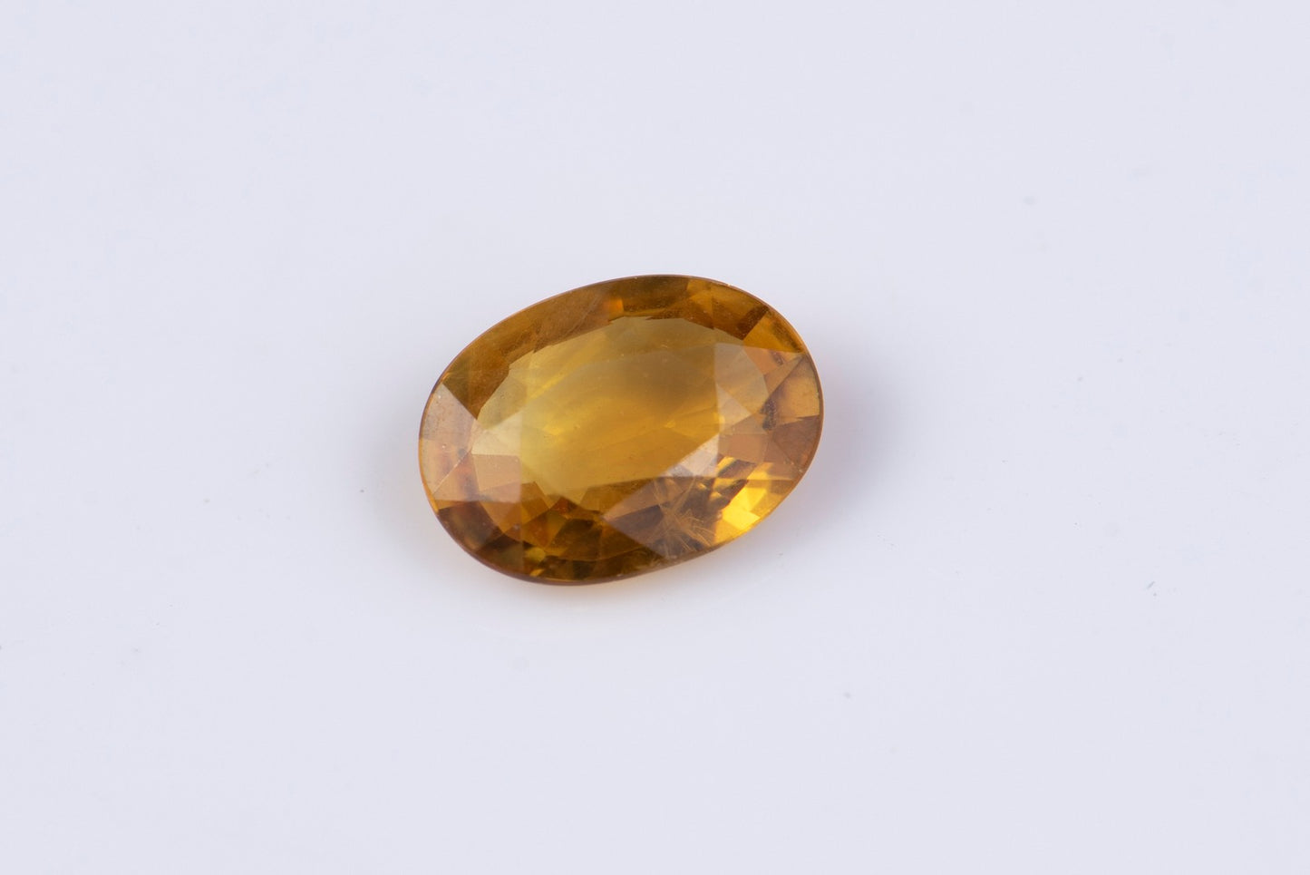 Yellow oval sapphire 0.45ct heated only