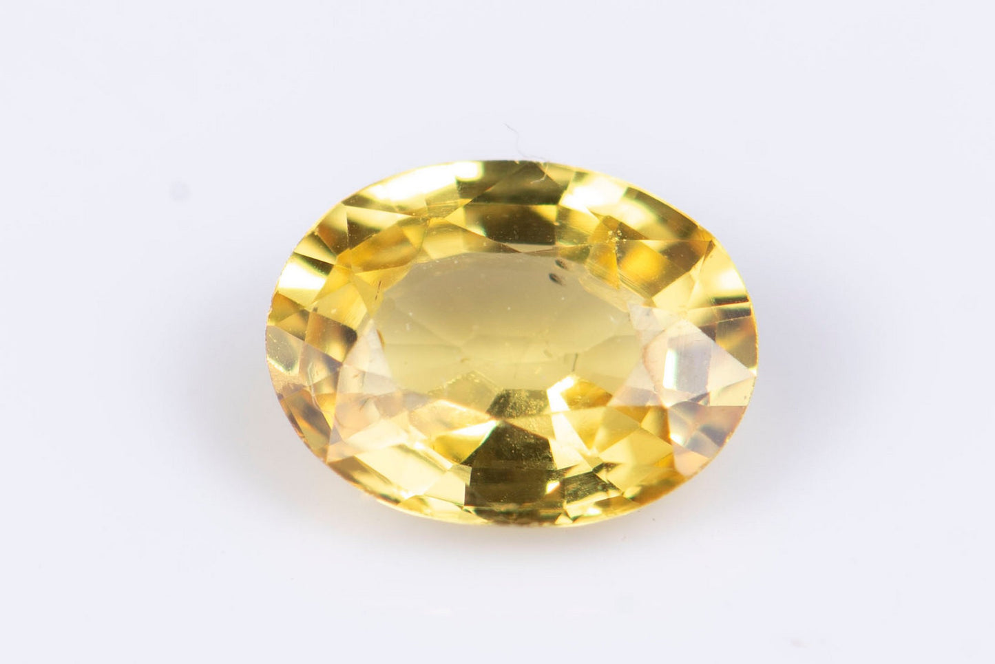 Жълт сапфир 0.36ct, овална шлифовка