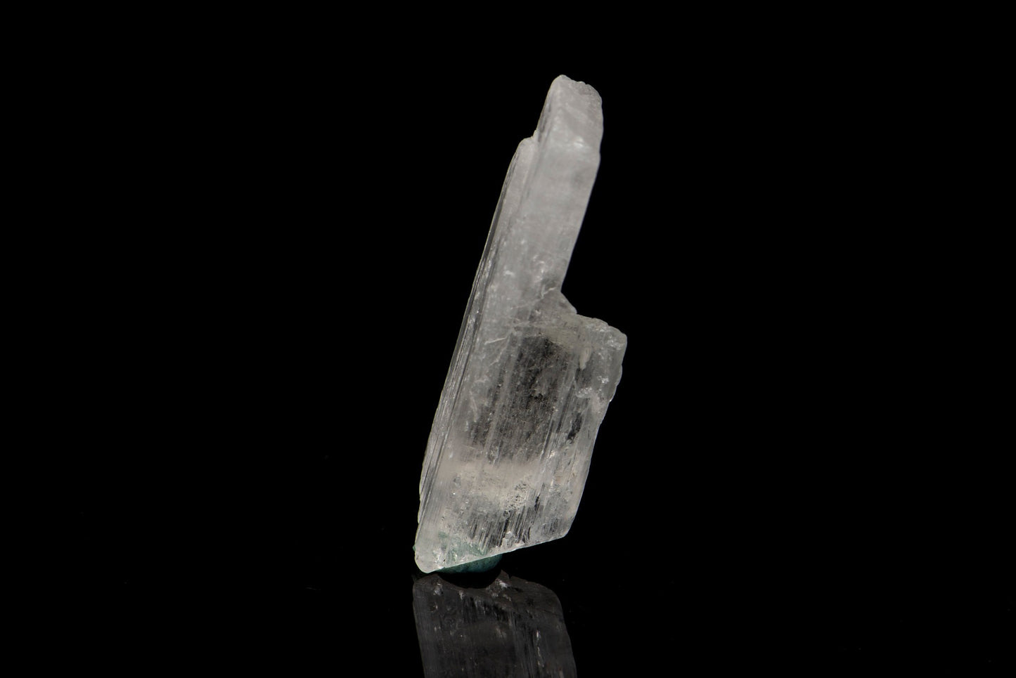 Yellow spodumene 10.1g fluorescent
