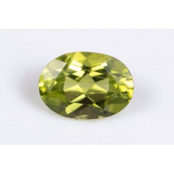 Green peridot 0.92ct 7x5mm oval cut