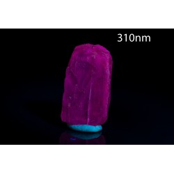 Fluorescent scapolite 15.6ct