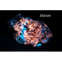 Rough Sodalite with lazurite fluorescent 27g