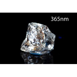 Petroleum quartz crystal 3.2ct fluorescent