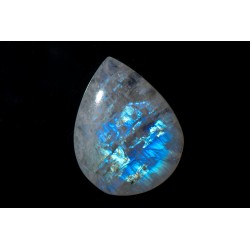 Лунен камък 60.7ct капка кабошон