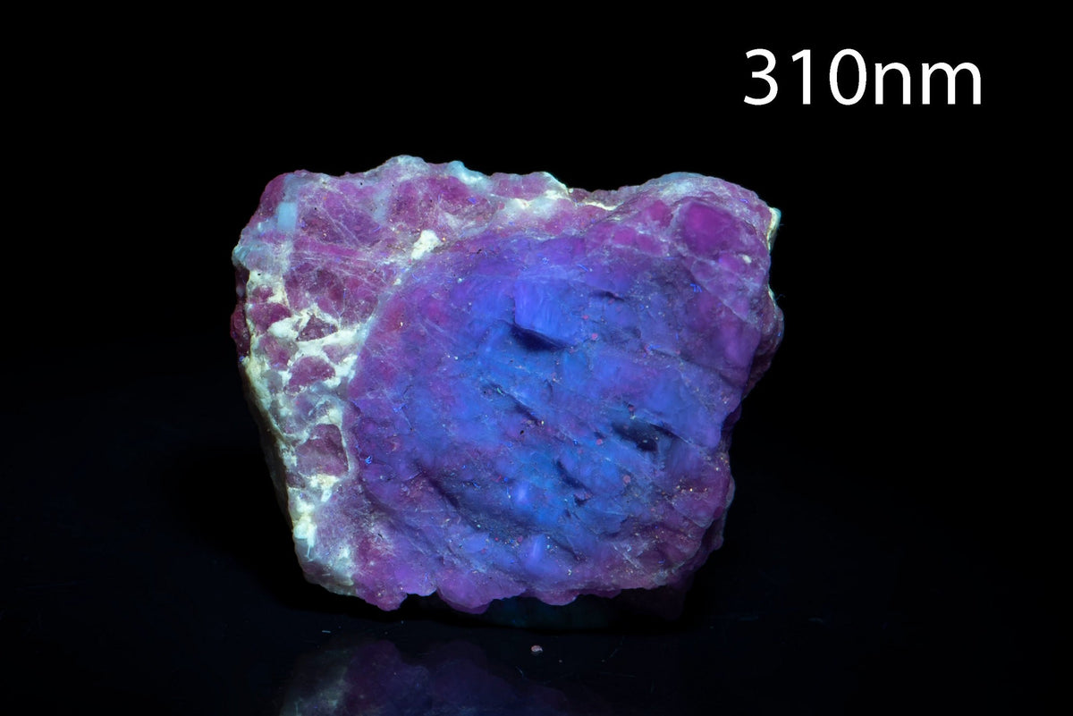 Natural Hackmanite (Tenebrescent Sodalite) 18.1g Fluorescent