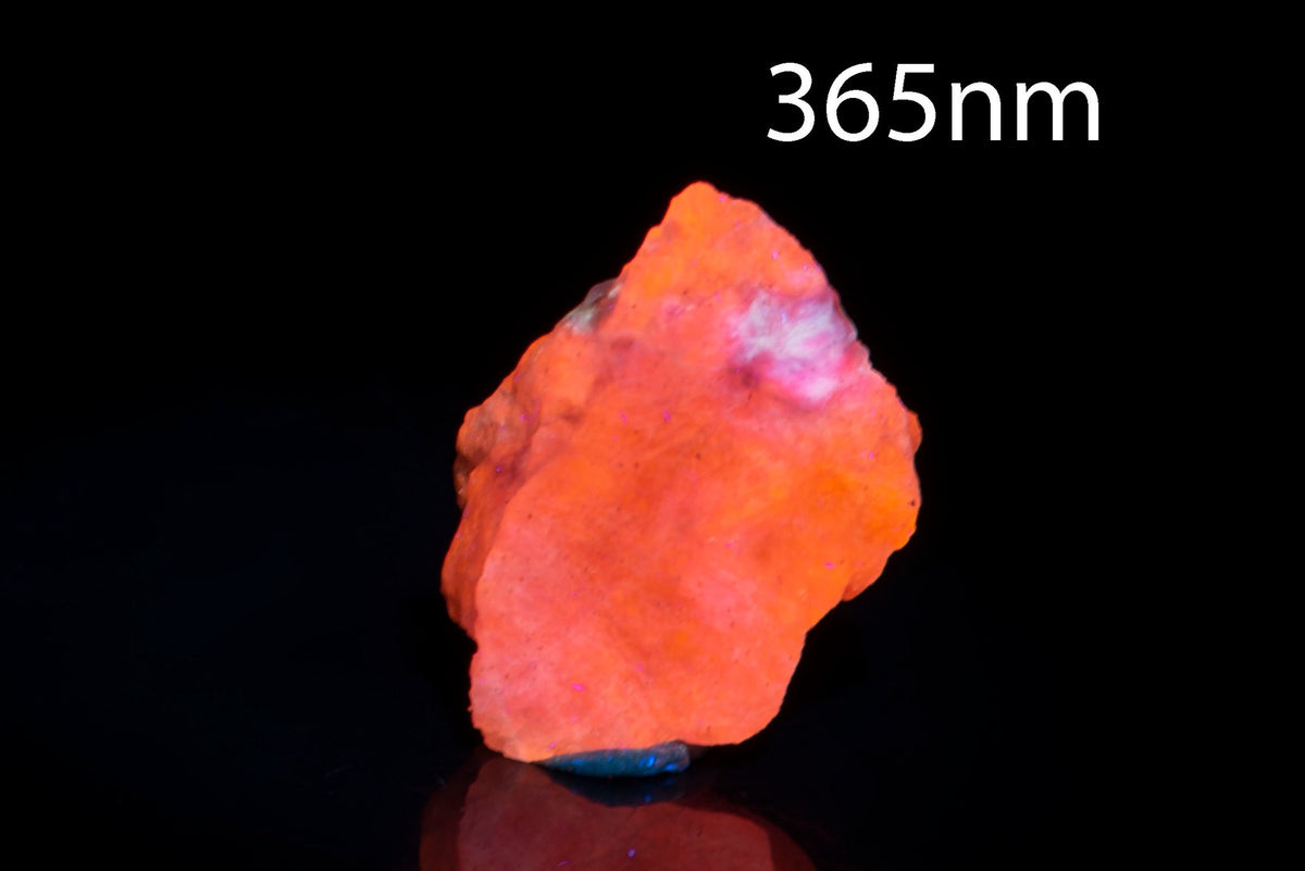 Natural Hackmanite (Tenebrescent Sodalite) 5g Fluorescent