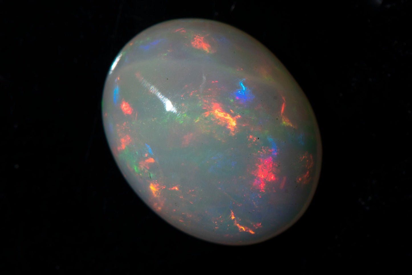Етиопски опал овален кабошон 2.49ct