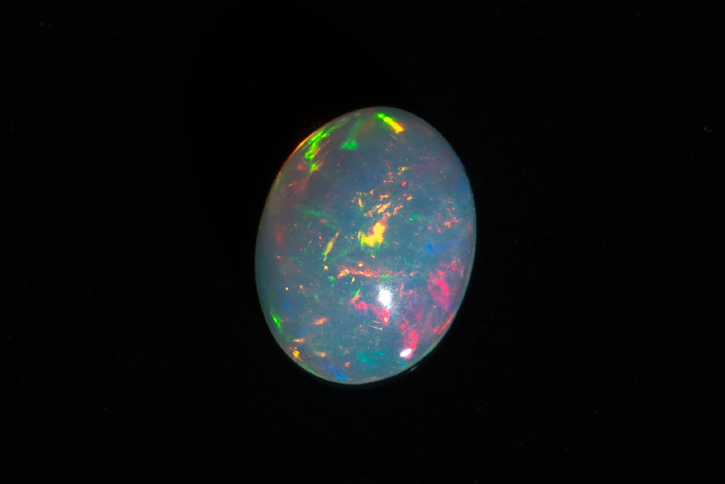 Етиопски опал овален кабошон 1.32ct
