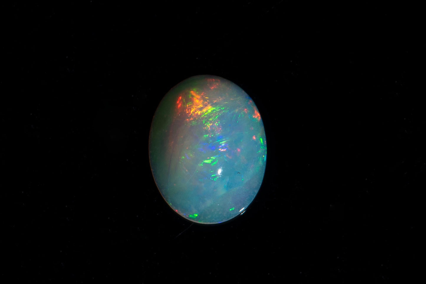 Етиопски опал овален кабошон 1.02ct
