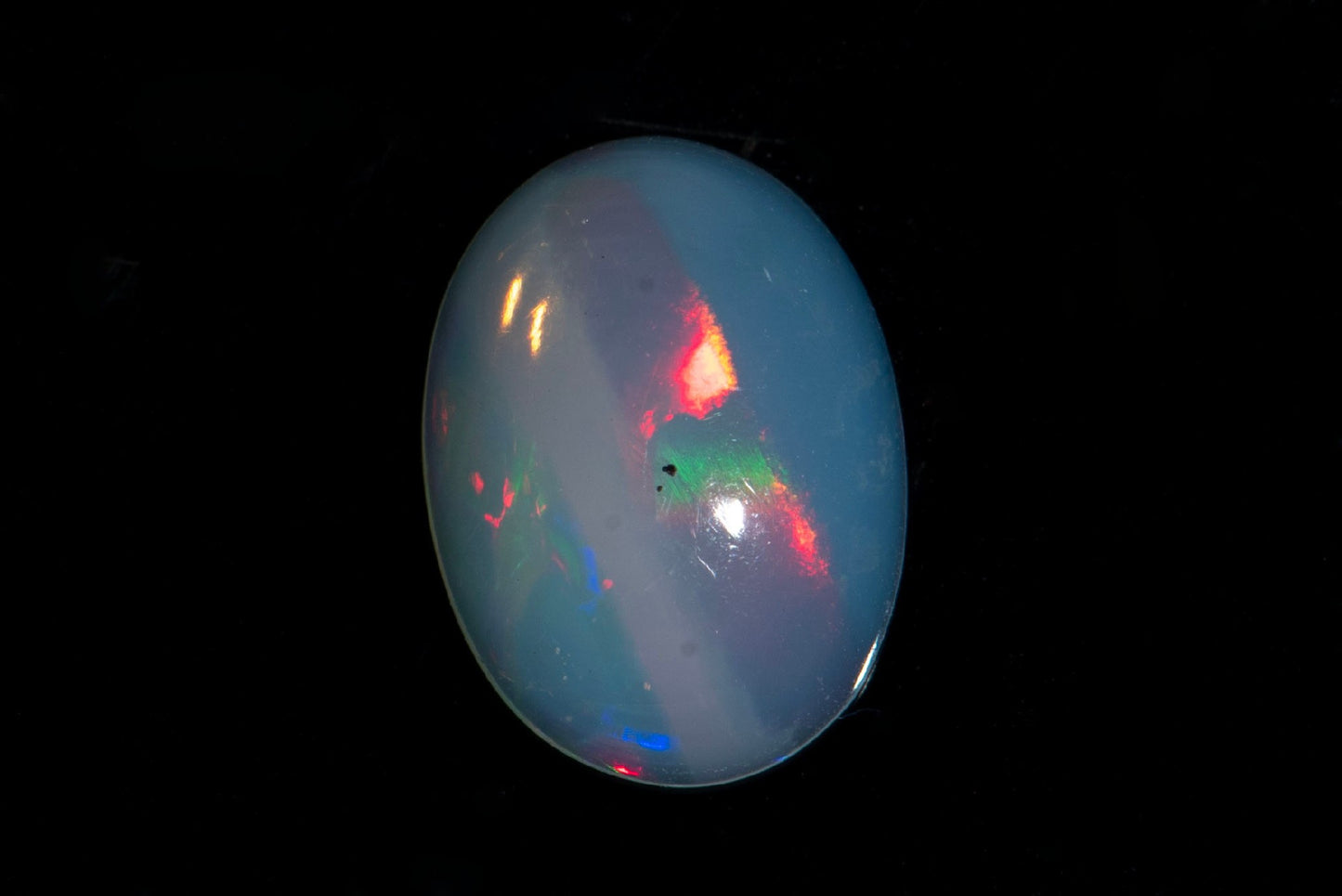 Етиопски опал овален кабошон 1.81ct