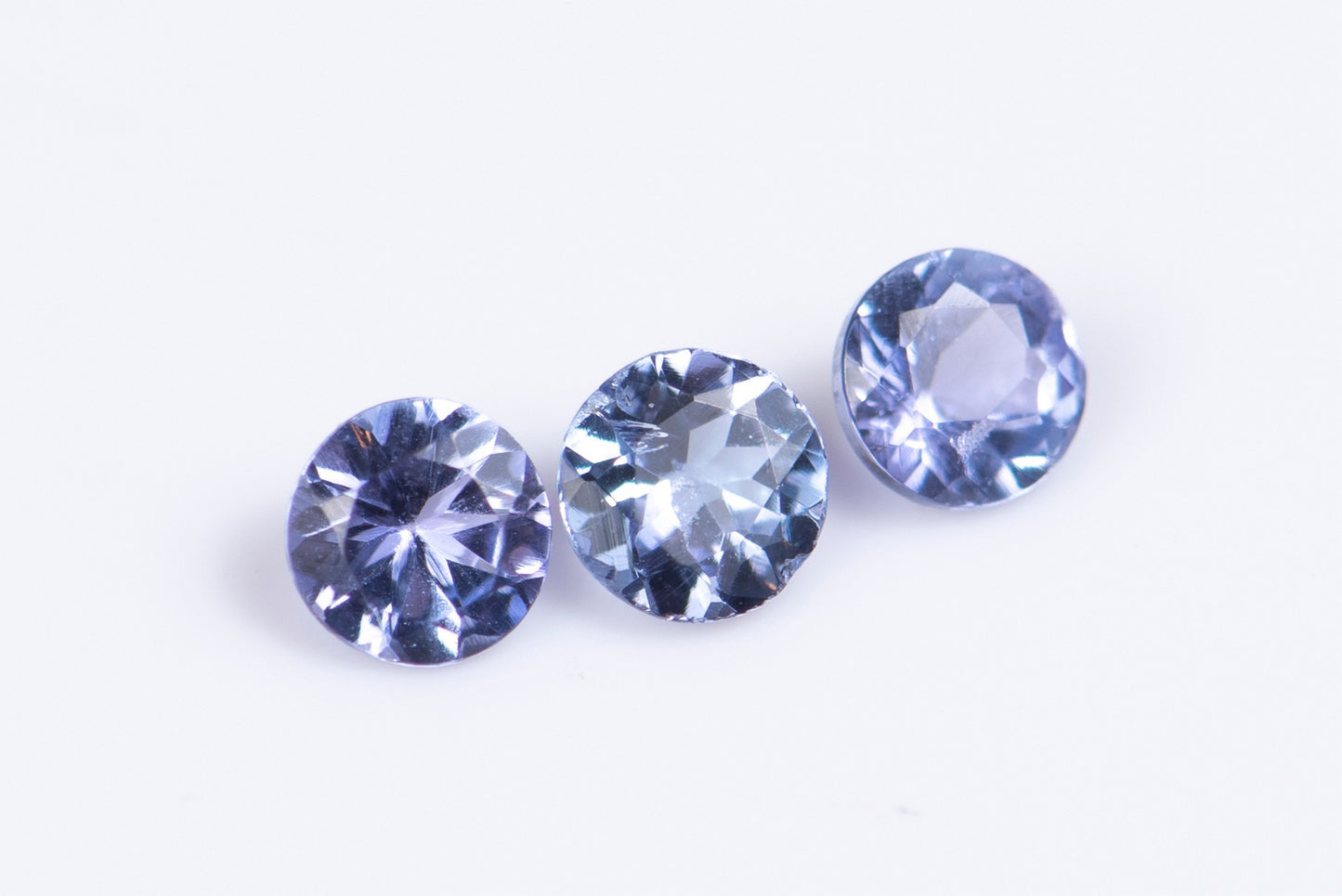 3 броя танзанит 0.56ct 3.3mm кръгла шлифовка