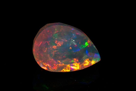 Фасетиран етиопски опал 0.61ct, капковидна шлифовка