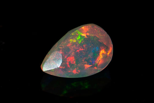 Фасетиран етиопски опал 0.53ct, капковидна шлифовка