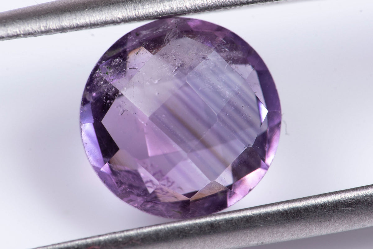 Естествен аметист 2.56ct 9mm шахматна шлифовка