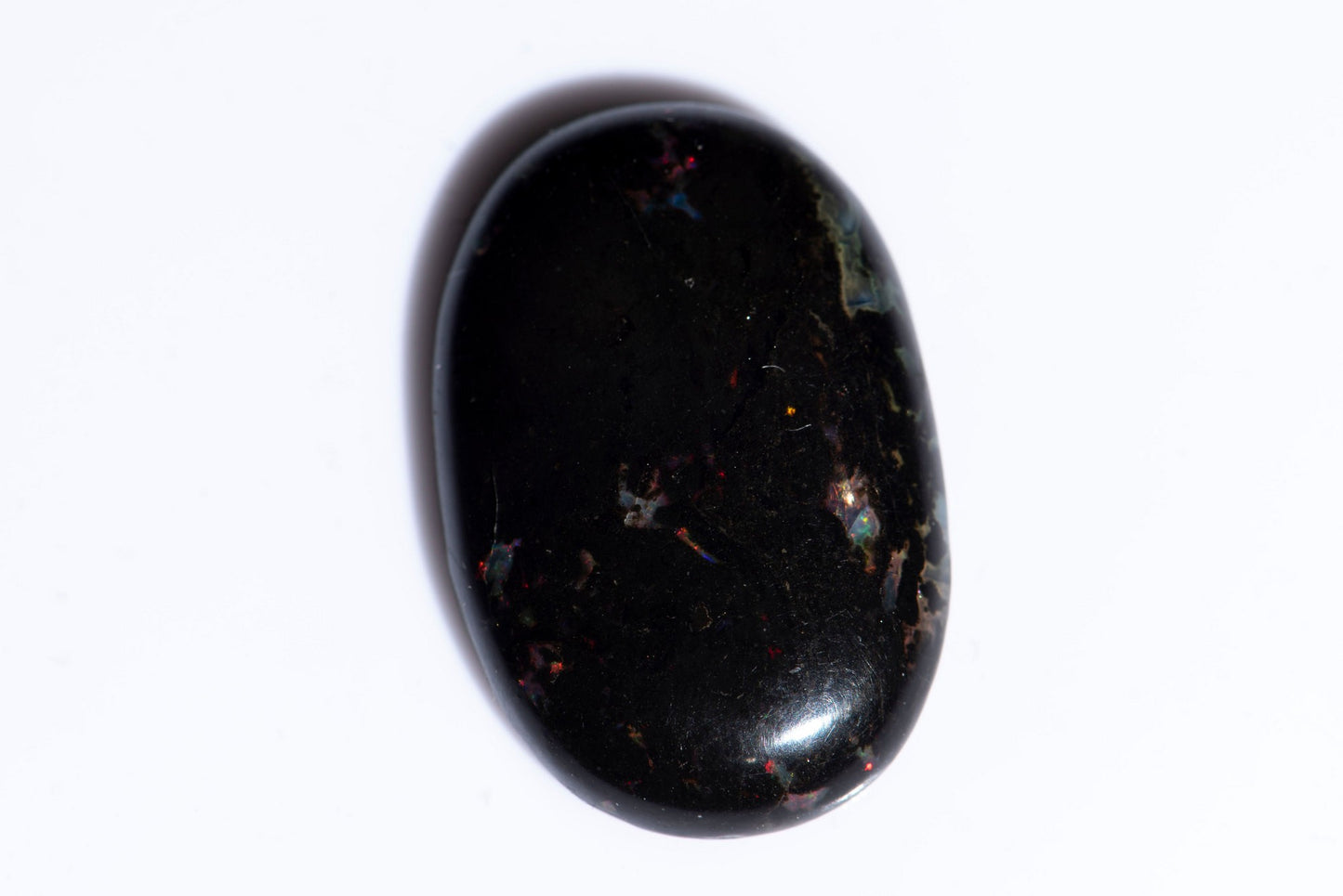 Черно опализирано дърво 10.73ct овален кабошон