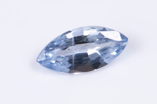 Естествен син цейлонски сапфир 0.63ct VS, флуоресцентен, маркиз шлифовка
