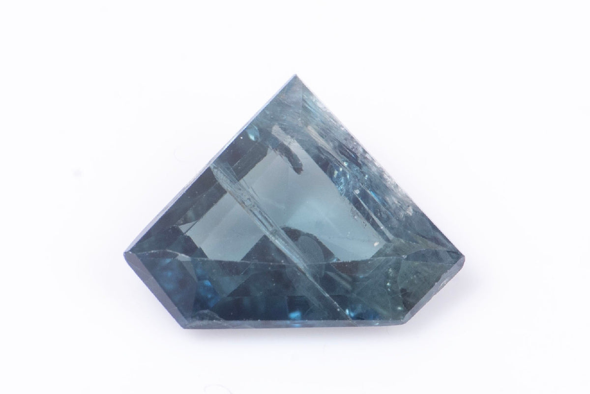 Естествен син нетретиран сапфир 0.67ct fancy шлифовка, Австралия