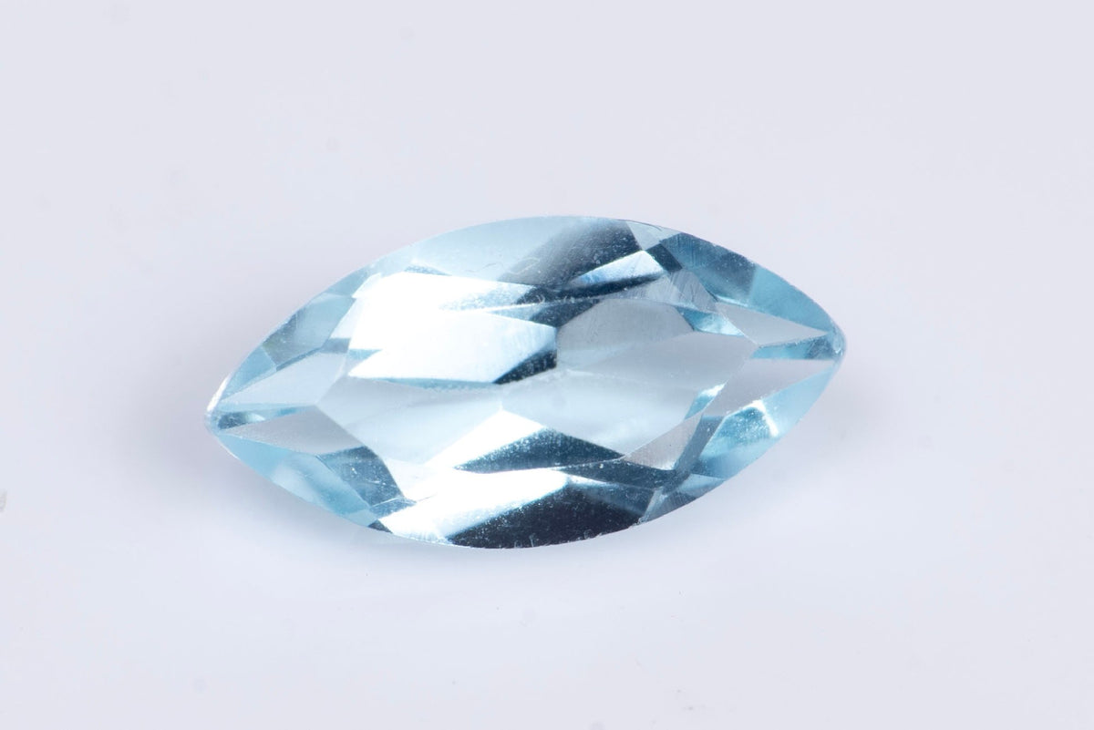 Естествен син топаз 0.69ct 8x4mm VS маркиз шлифовка