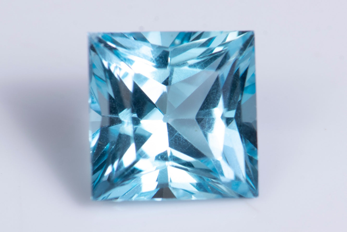 Blue topaz 3.86ct 8.6mm princess cut