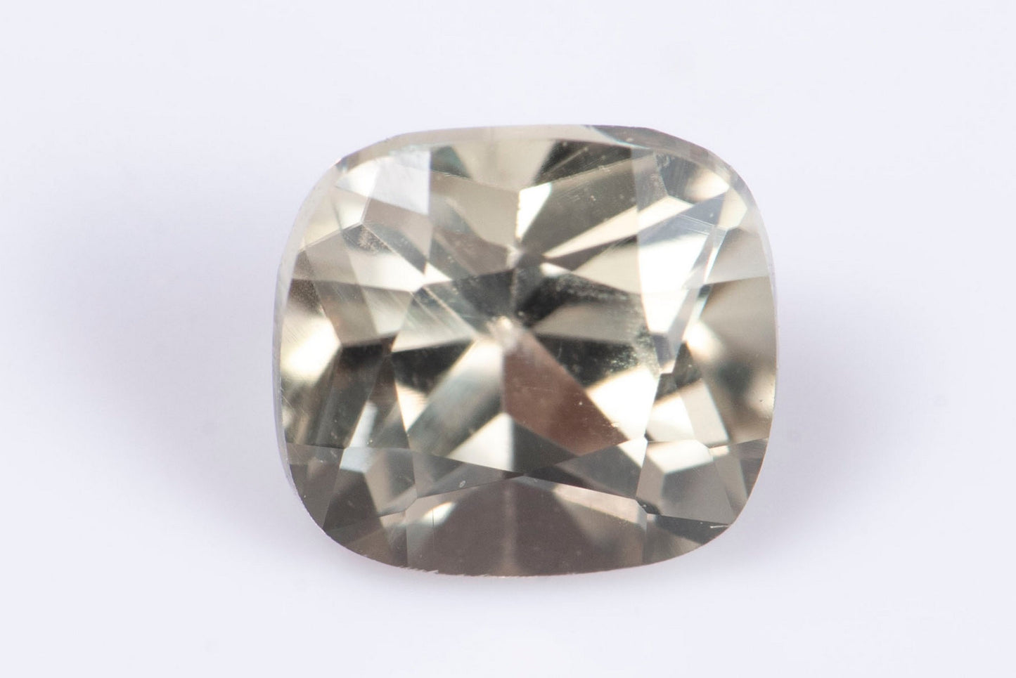 Диаспор 0.59ct VS cushion шлифовка