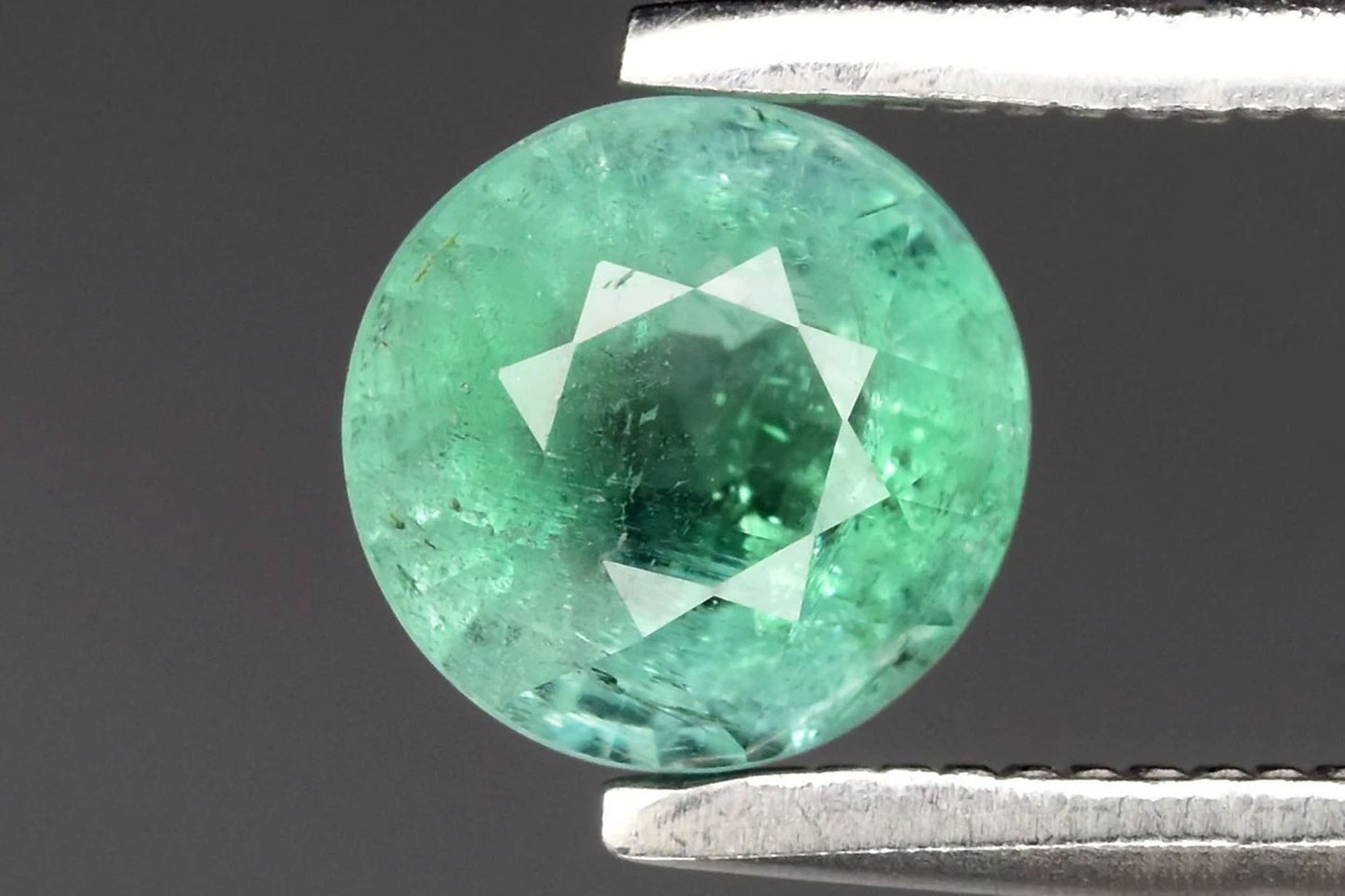 Естествен смарагд от Нигерия 0.74ct 5.5mm кръгла шлифовка
