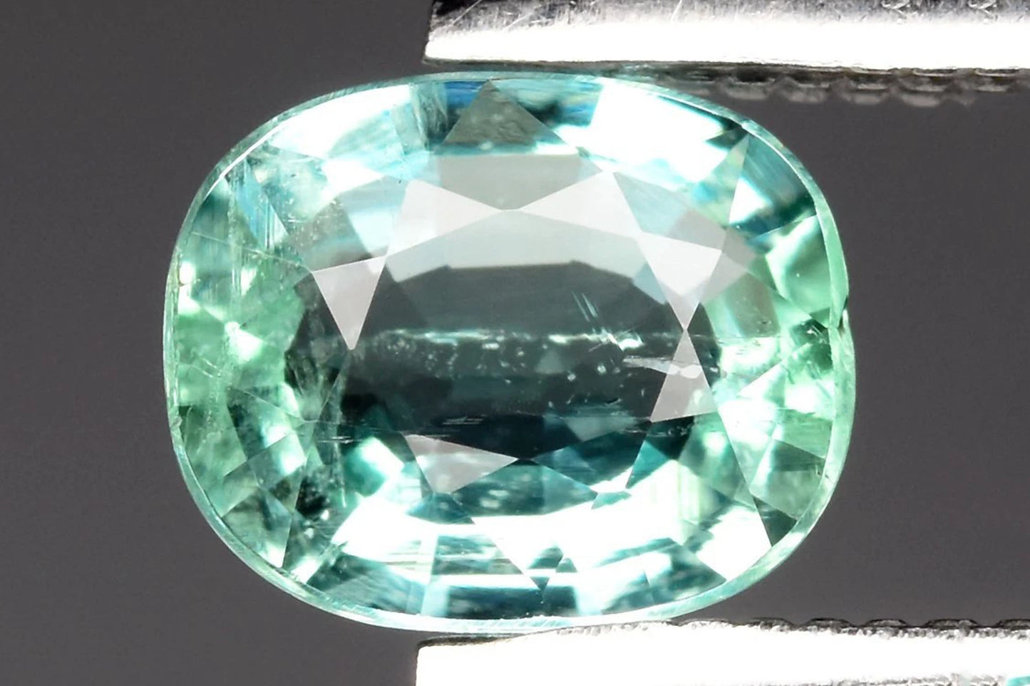 Natural Green Emerald from Nigeria  0.55ct 5.8x4.7mm Cushion Cut