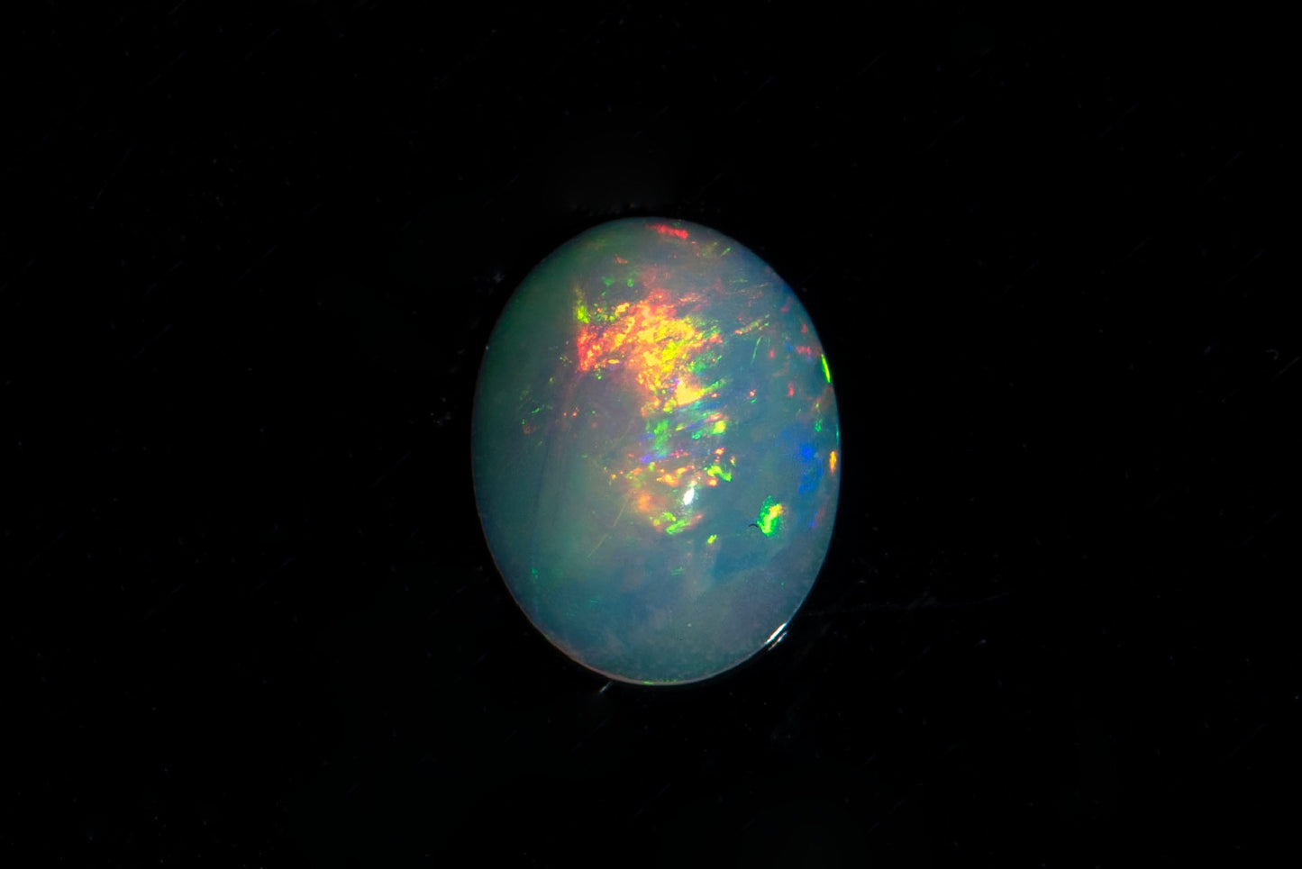 Етиопски опал овален кабошон 1.02ct