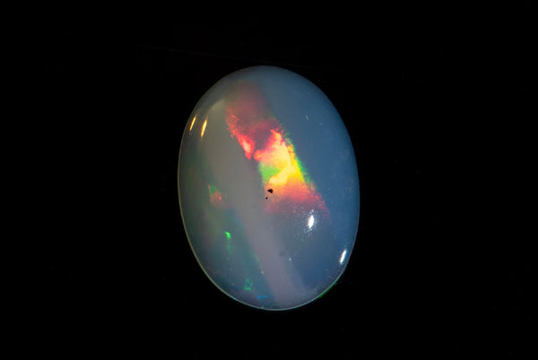 Естествен етиопски опал 1.81ct овален кабошон