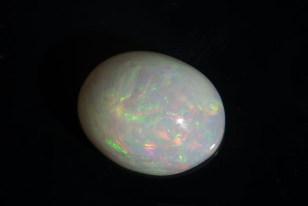 Естествен етиопски опал 2.37ct овален кабошон