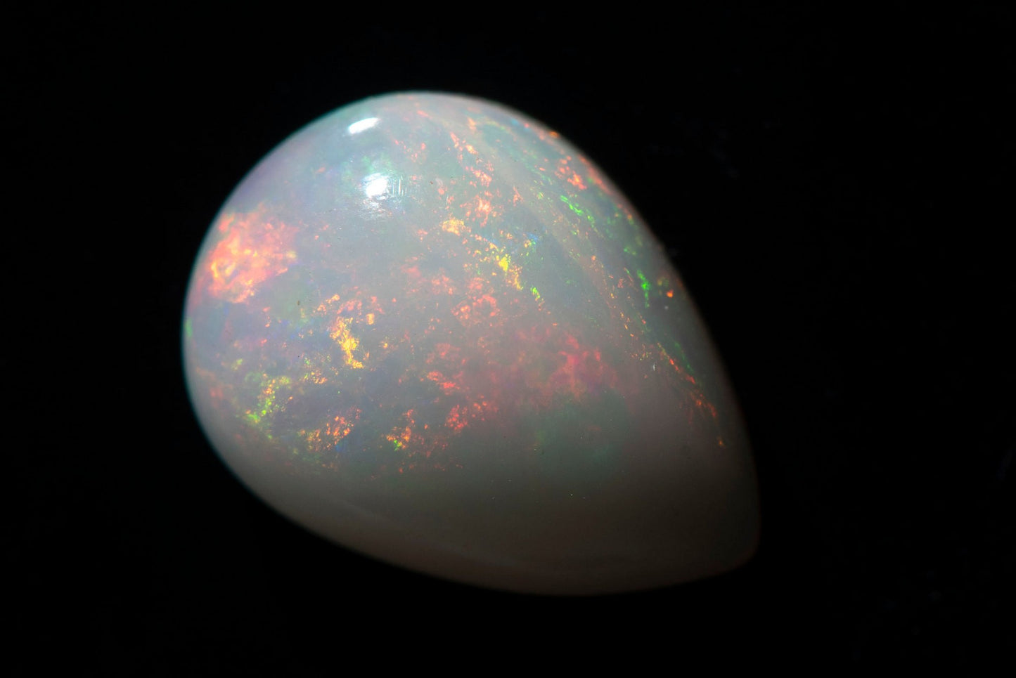 Етиопски опал капка кабошон 3.57ct