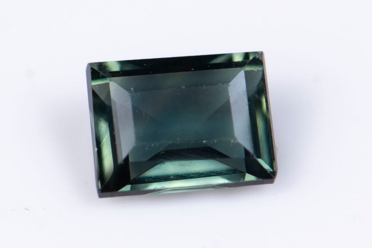 Естествен зелен нагряван сапфир 0.37ct октагон шлифовка