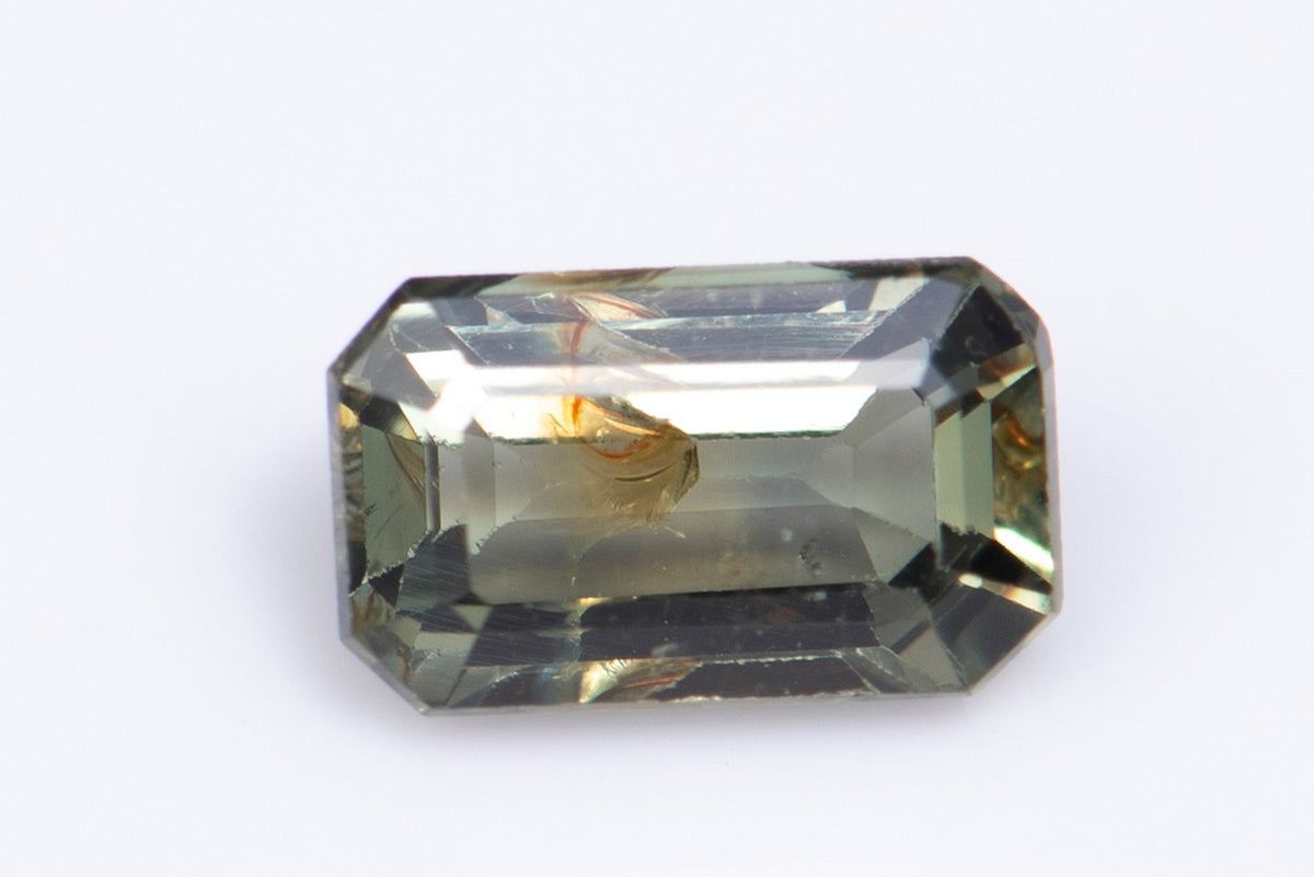 Естествен зелен нетретиран сапфир 0.57ct октагон шлифовка