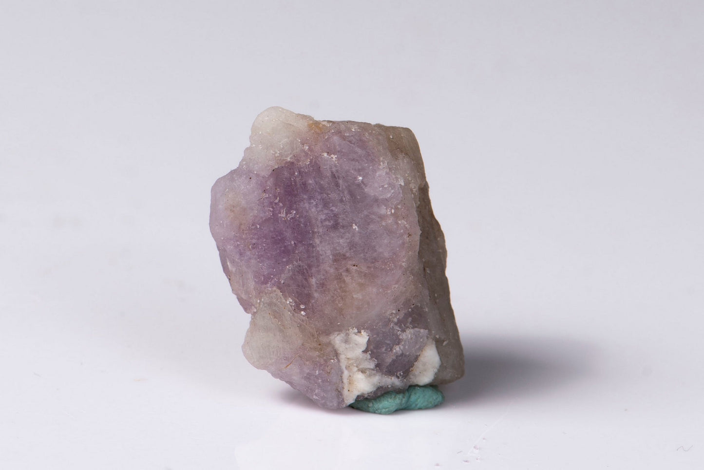 Hackmanite (tenebrescent sodalite) 9.4g fluorescent