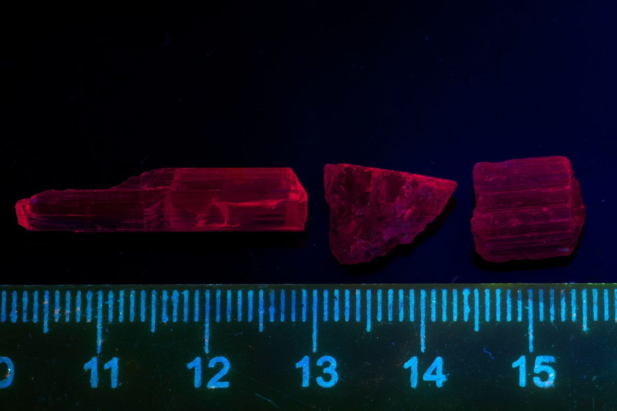Lot 3pcs Natural Yellow Fluorescent Scapolite 3.02g