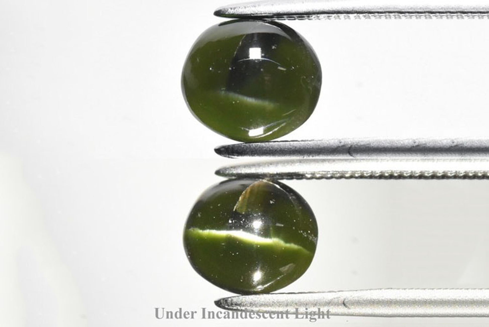 Natural green cat's eye augite 1.42ct 7x6mm oval cabochon loose gemstone