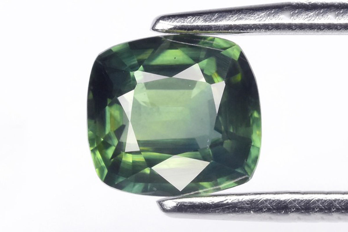 Естествен зелен сапфир от Австралия, нагряван, 0.67ct VS cushion 5.2x4.8mm