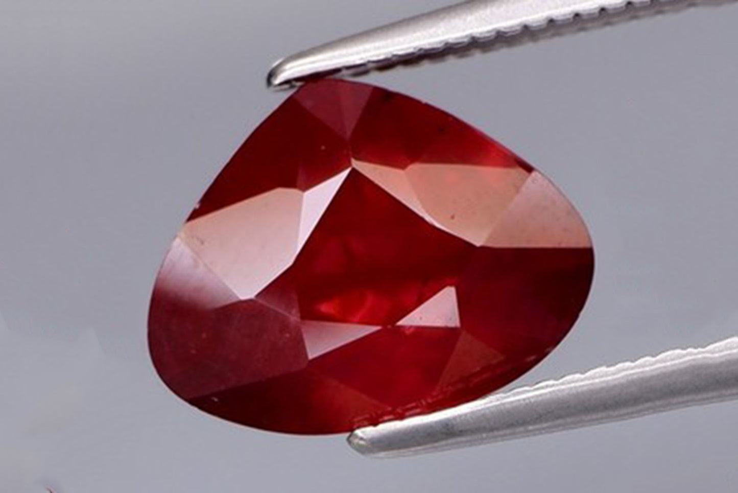 Natural rhodolite garnet 3.06ct teardrop cut loose gemstone for jewelry