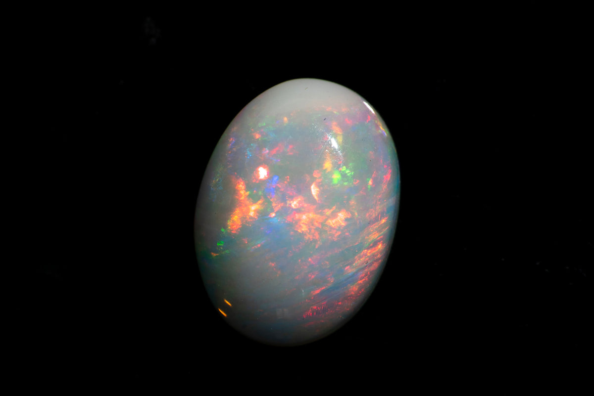 Естествен етиопски опал 1.82ct овален кабошон
