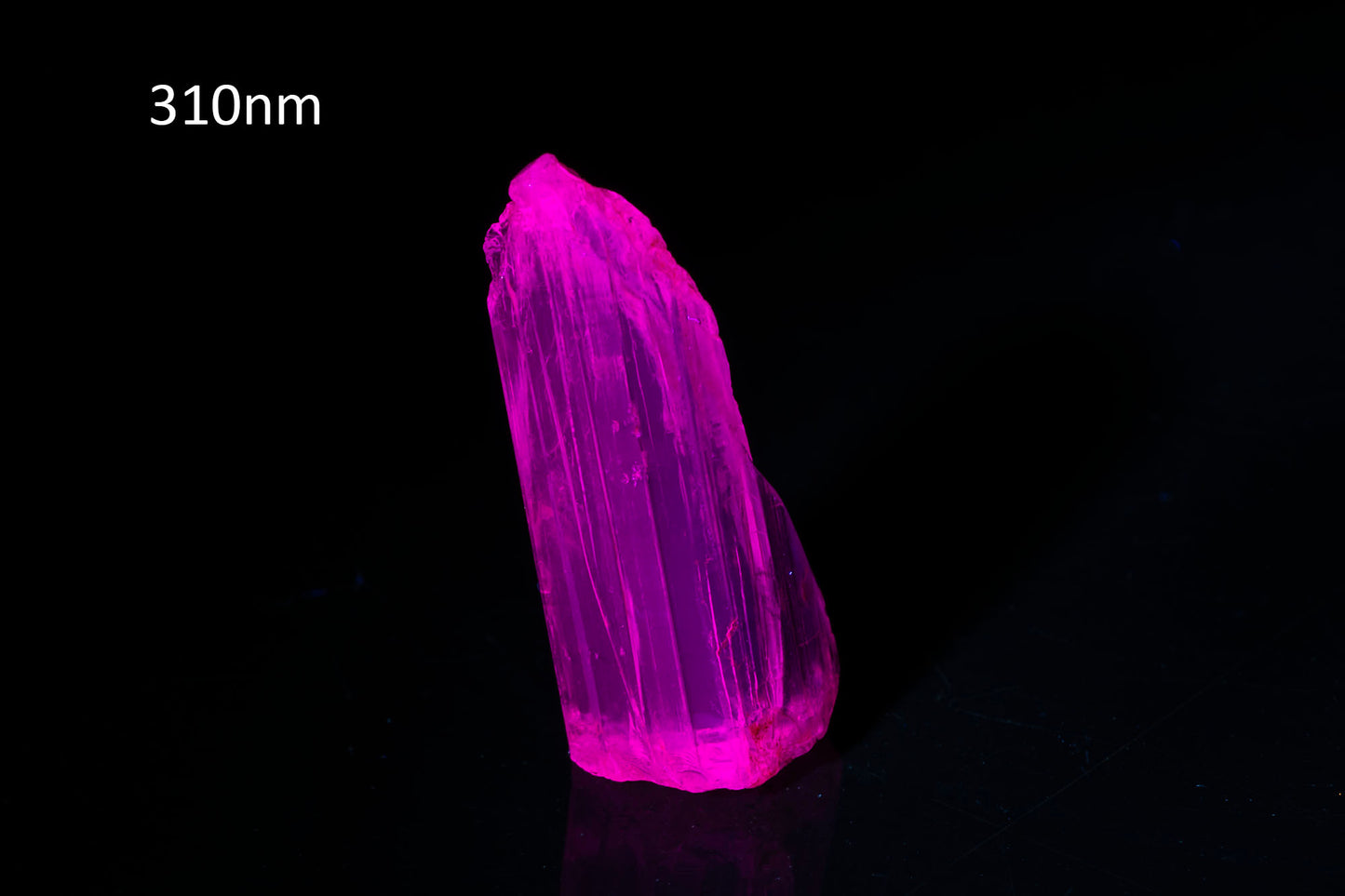 Fluorescent scapolite crystal 16.1ct