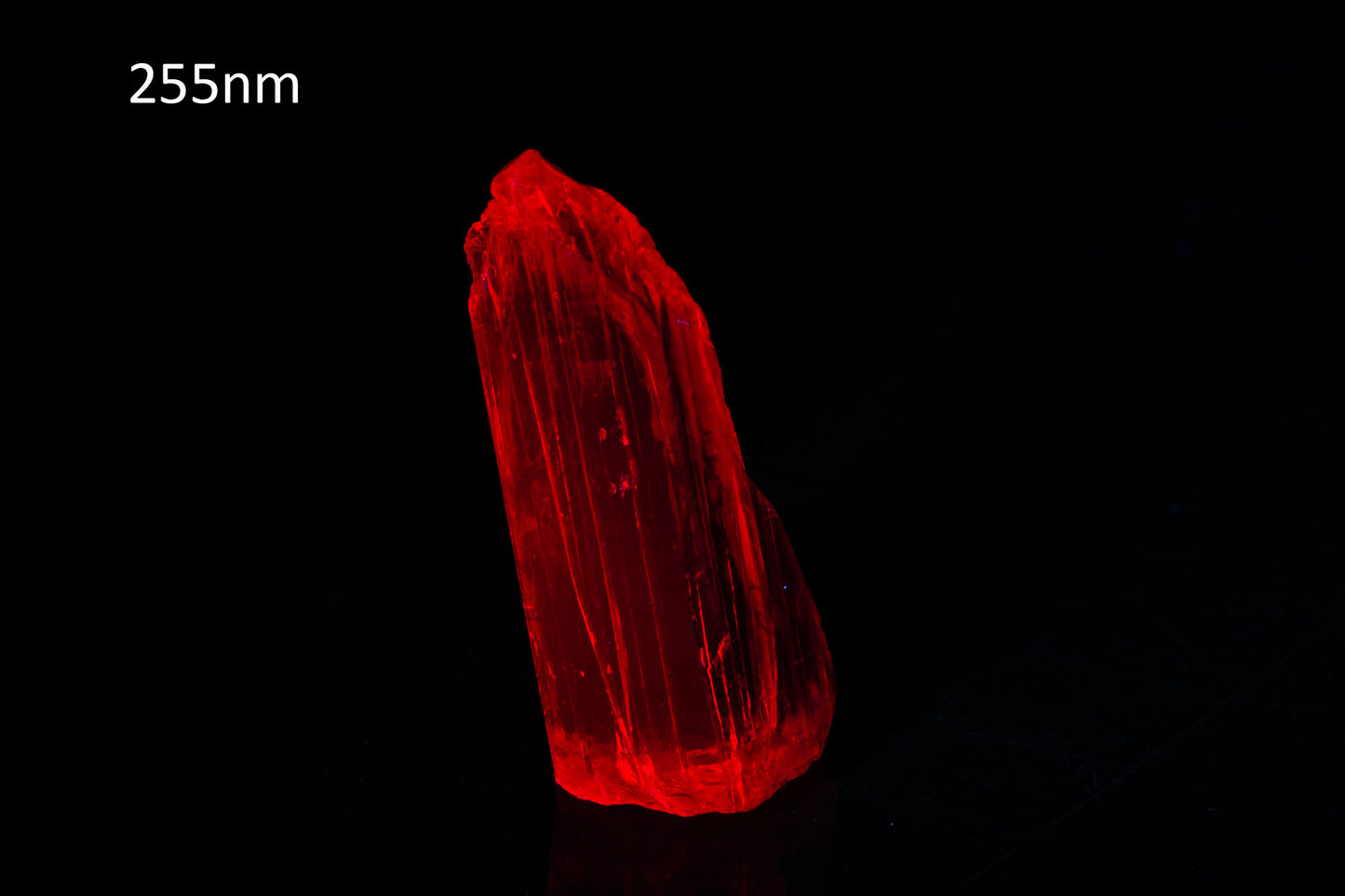 Fluorescent scapolite crystal 16.1ct