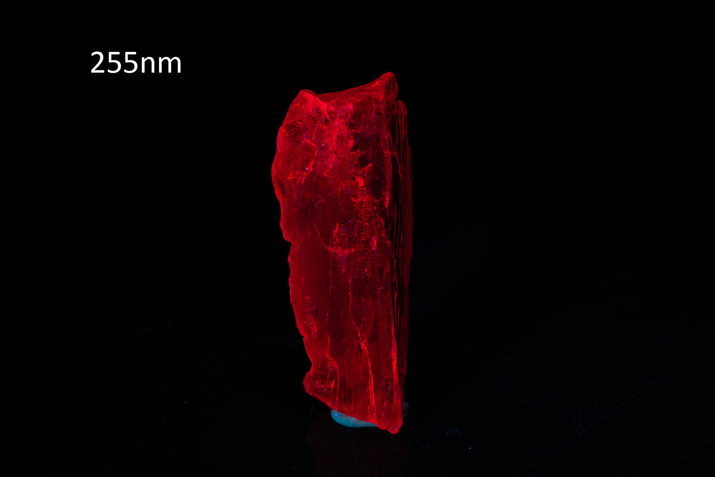 Fluorescent scapolite crystal 12.8ct