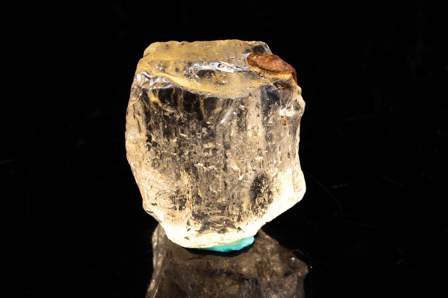 Fluorescent scapolite crystal 14.7ct