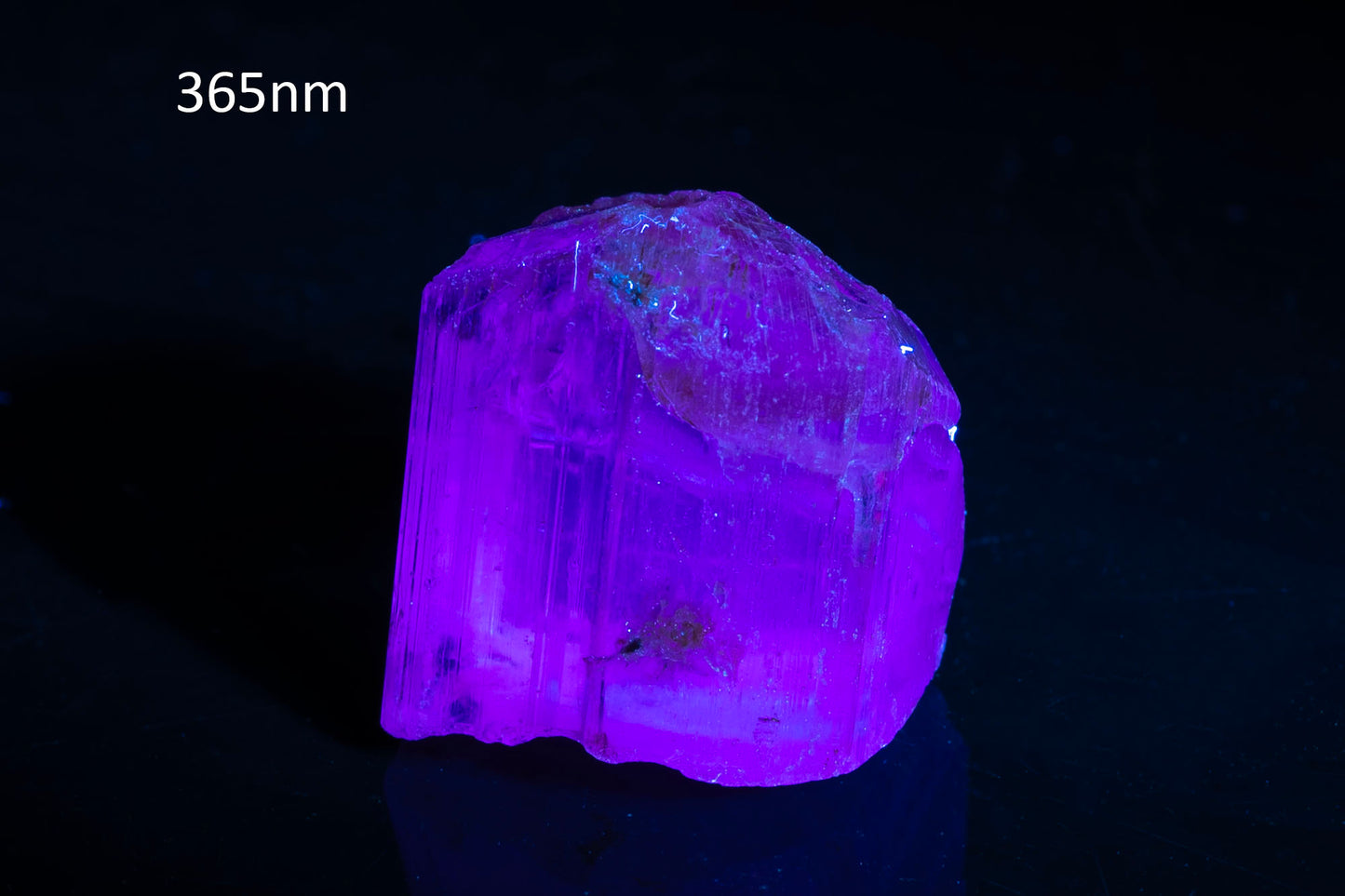 Fluorescent scapolite crystal 23.6ct