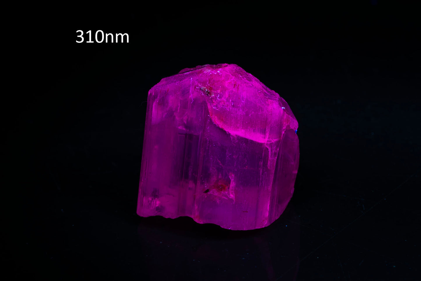 Fluorescent scapolite crystal 23.6ct