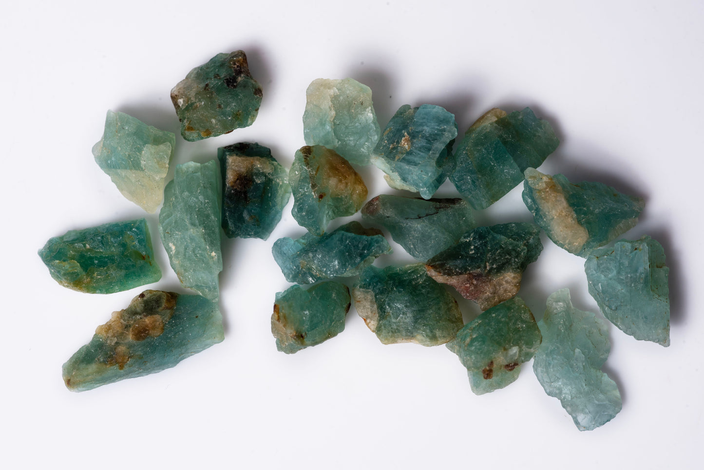 Lot natural grandidierite rough crystals 43ct